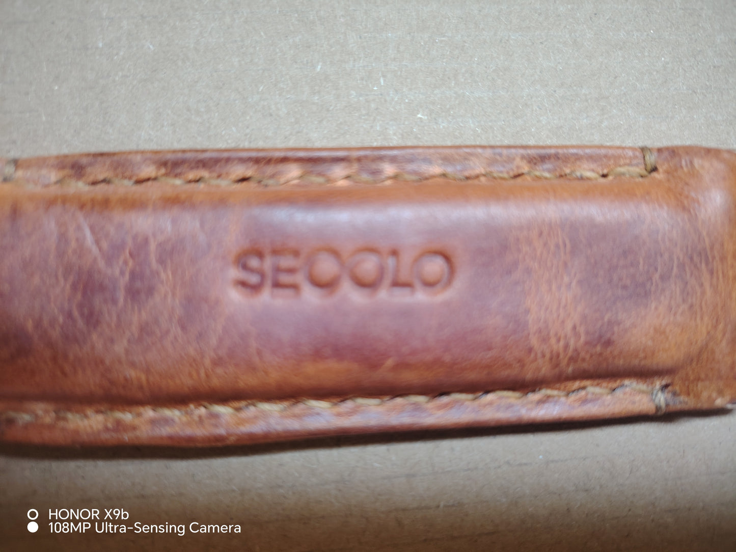 Handmade Leather Keychain - Tan | SECOLO